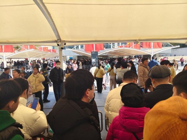 开云体育不少东说念主正列队有序插足-开云(中国)kaiyun网页版登录入口