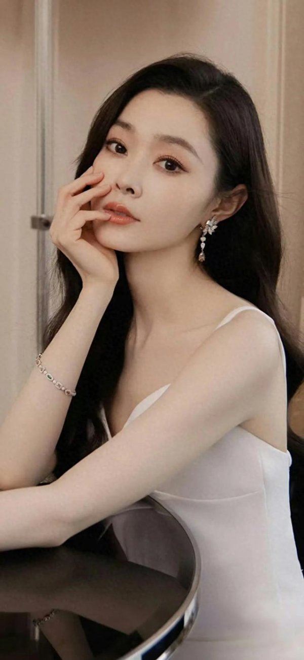 开云体育(中国)官方网站惊艳! 宋轶身着玫瑰金驯服, 耀眼活动现场-开云(中国)kaiyun网页版登录入口